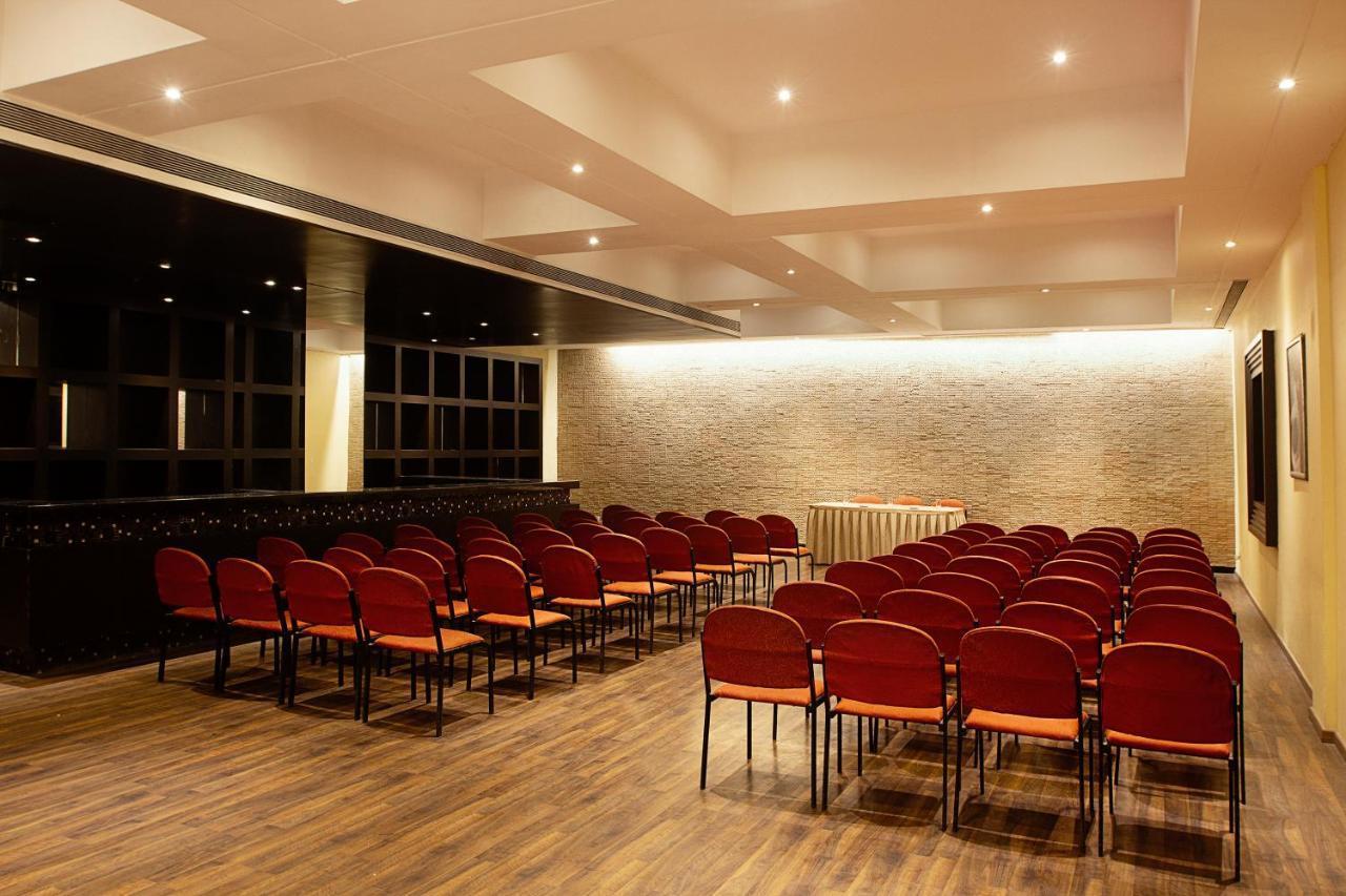 The Classique Club Mumbai Exterior photo